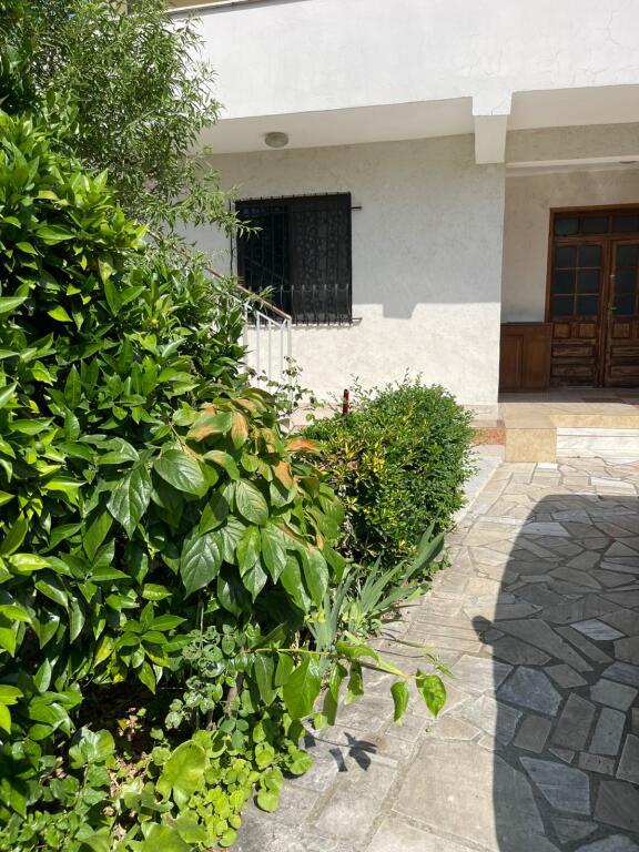 Parking Post | Dedicated Entrance for Rent – 1+1 Apartment in Unaza e Re, Tirana!