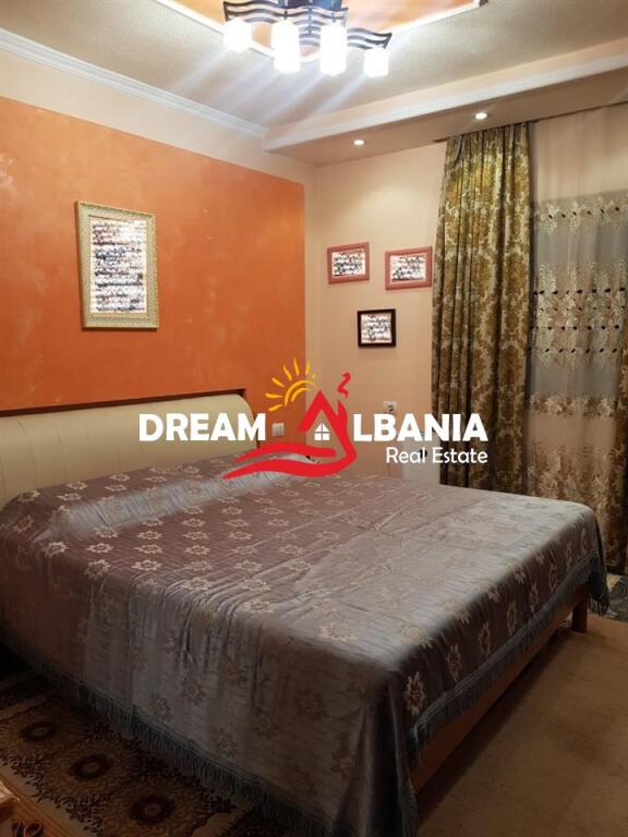 Villa di 3 piani in vendita nella zona di Don Bosco