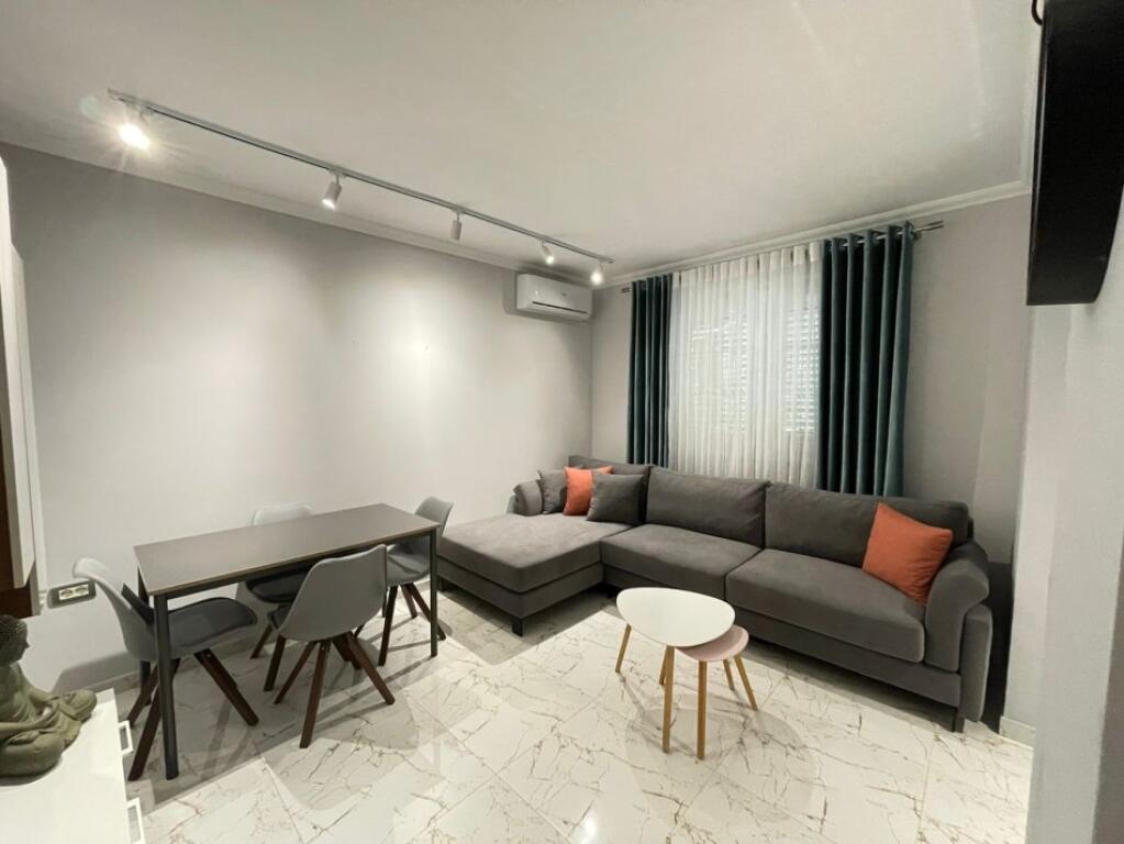 For sale apartment 1+1 near the old Garda, Tirana bank