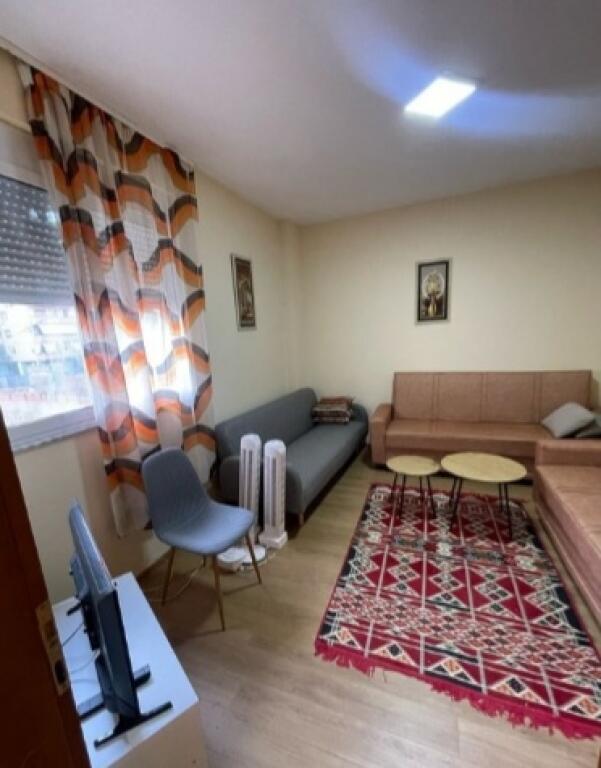 Shitet garsoniere ne qender te Tiranes.