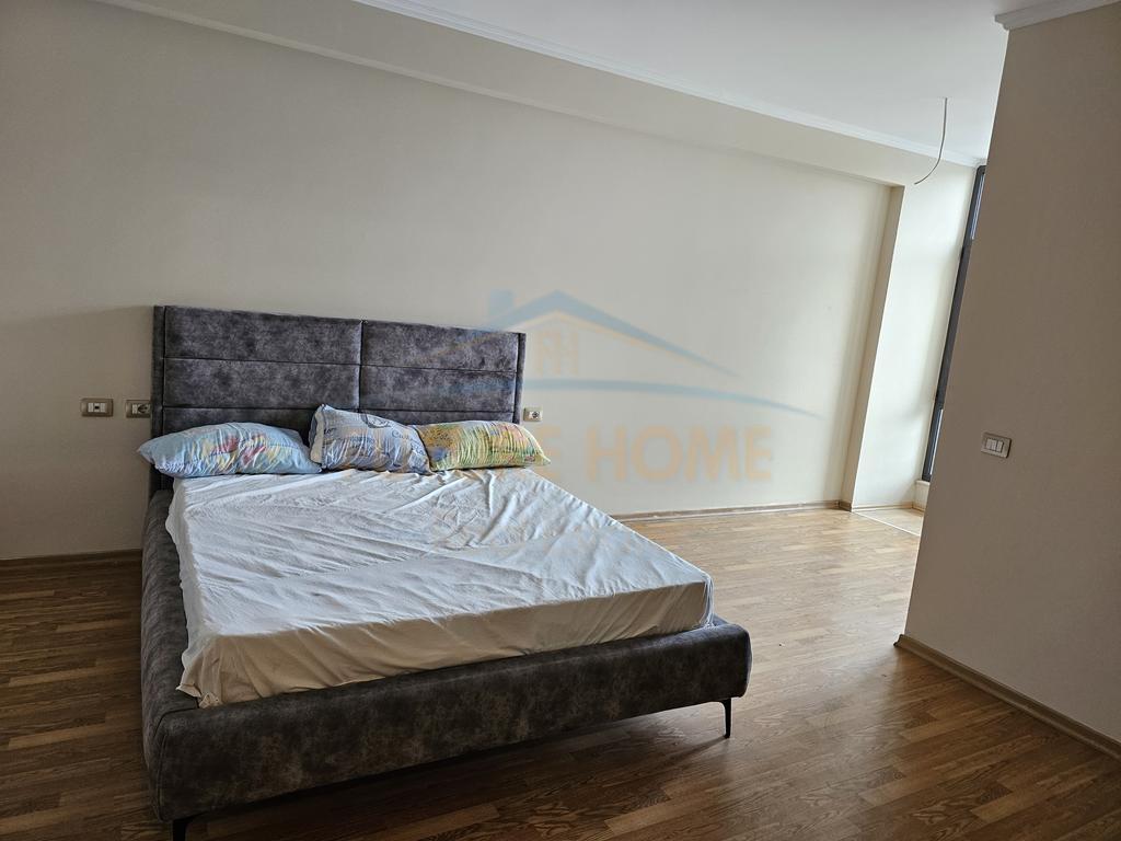 Shitet, Apartament 2+1, Unaza e Re, Tiranë.