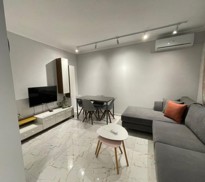 For sale apartment 1+1 near the old Garda, Tirana bank