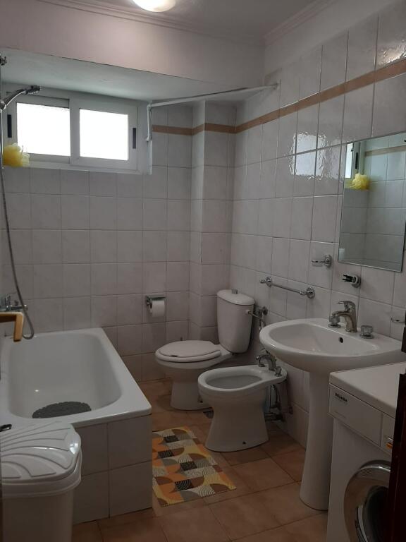 Opportunity in the heart of the block! 2+1 for rent