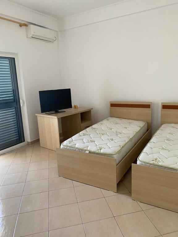 Durres, a 5-story building is for rent, 1,000 m² (industrial market)