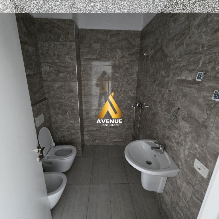 JEPET ME QERA APARTAMENT 3+1+2 PRANE SQUARE 21, TIRANE