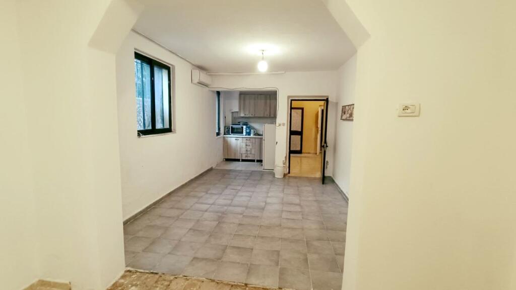 Apartament 1+1 për qira afër rrugës së Kosovarëve