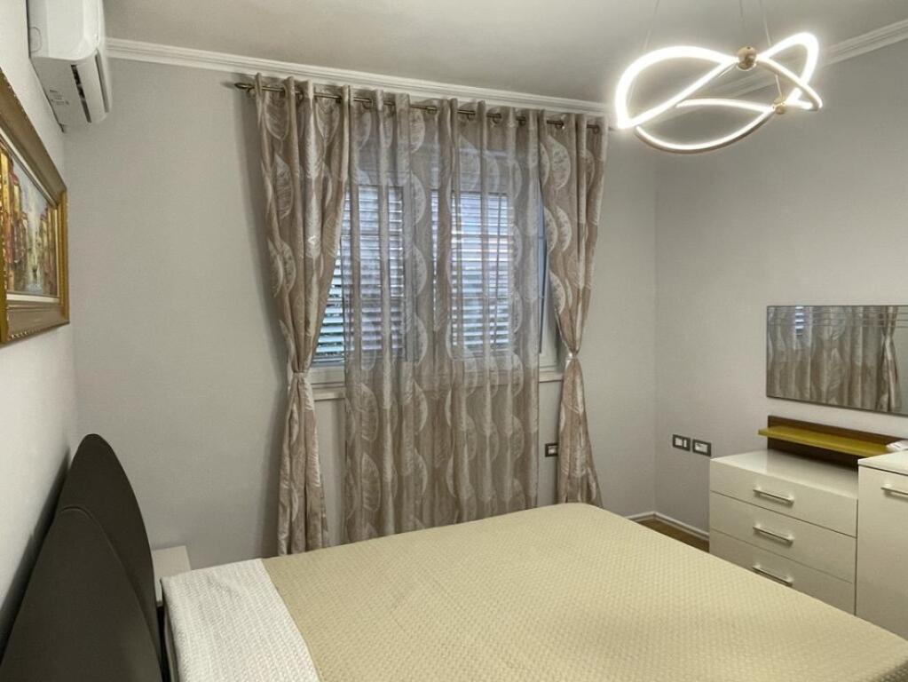 For sale apartment 1+1 near the old Garda, Tirana bank