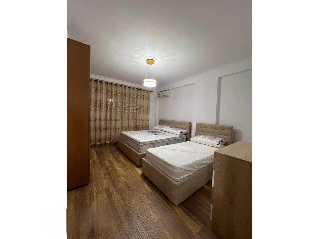 APARTAMENT 1+1 PER QIRA PRANE PAZARIT TE RI!