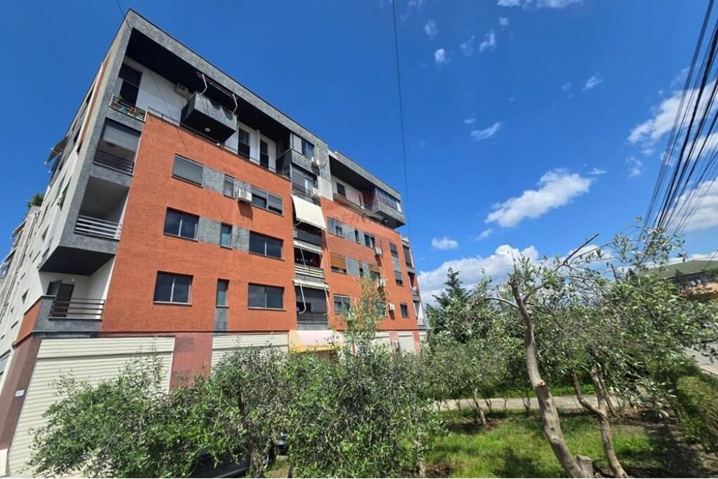 Apartament për shitje në Zonën e Autostradës Tiranë-Durrës.