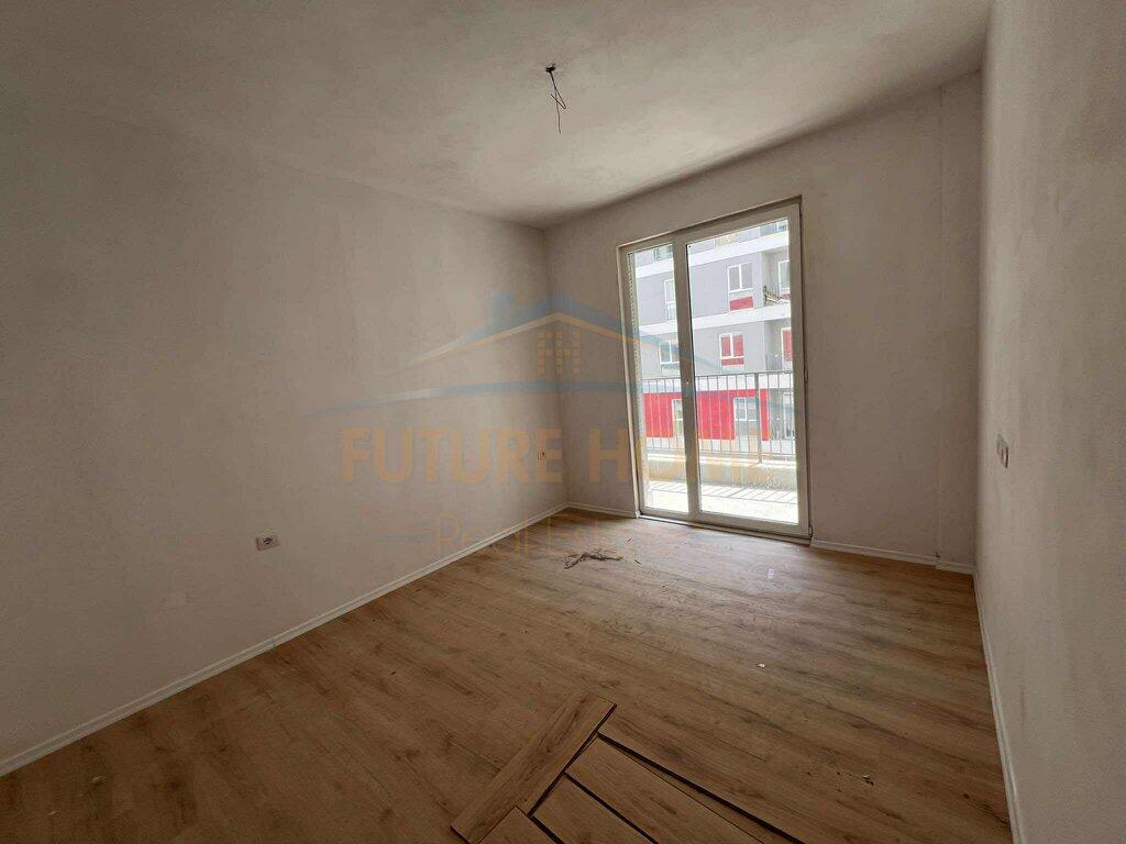 Shitet Apartament 3+1+2 – Univers City, Tiranë