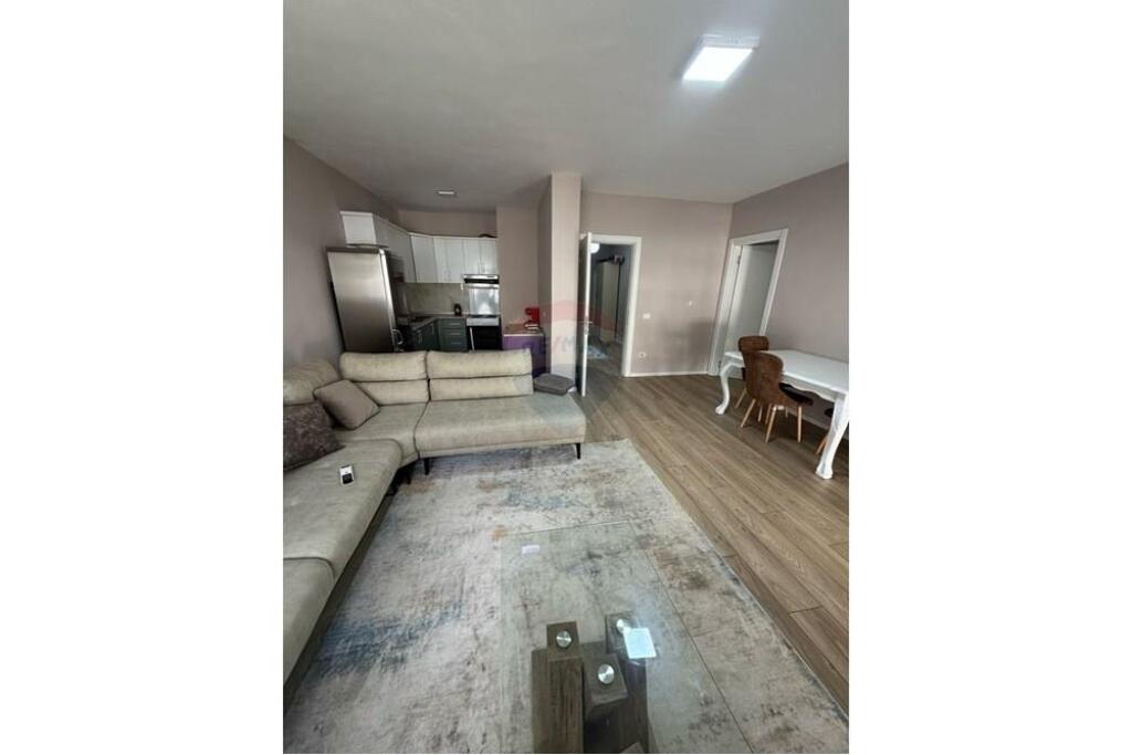 APARTAMENT 2+1 PER QIRA NE ZONEN E FRESKUT