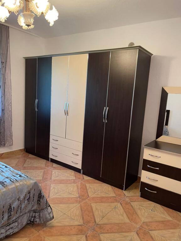 Parking Post | Dedicated Entrance for Rent – 1+1 Apartment in Unaza e Re, Tirana!