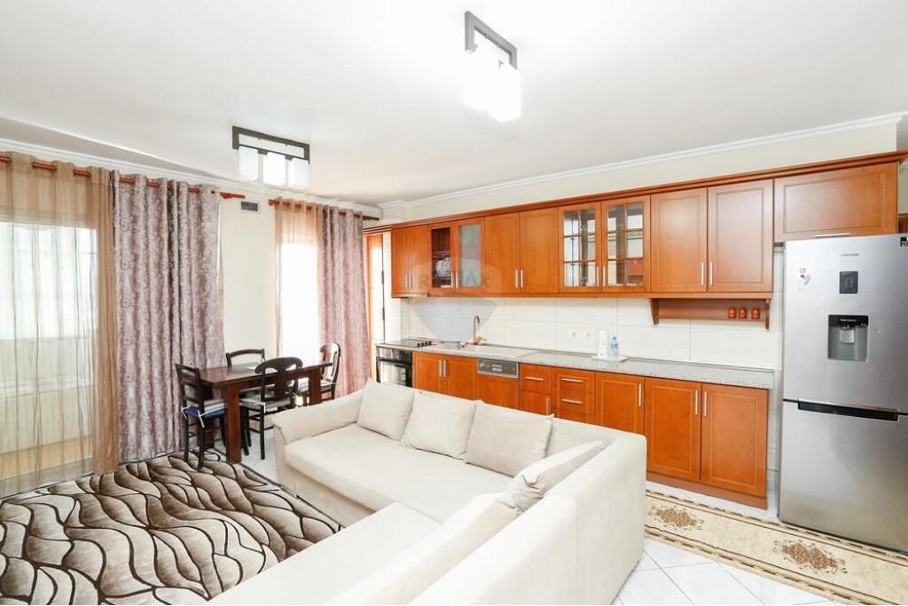 Apartament 1+1 për shitje tek Kristal Center!