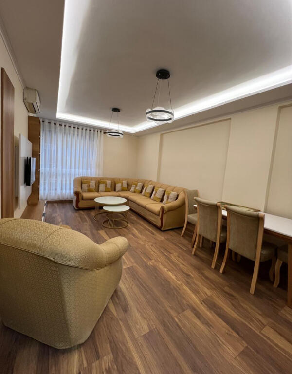 Pazari i Ri, Rr. Vllazën Huta is for rent 1+1 apartment!
