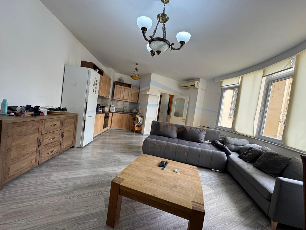 Shitet, Apartament 1+1, Selvia, Tiranë.