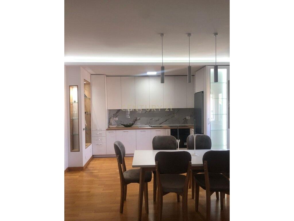 For rent a villa located near the Grand complex, at the Electric Market.