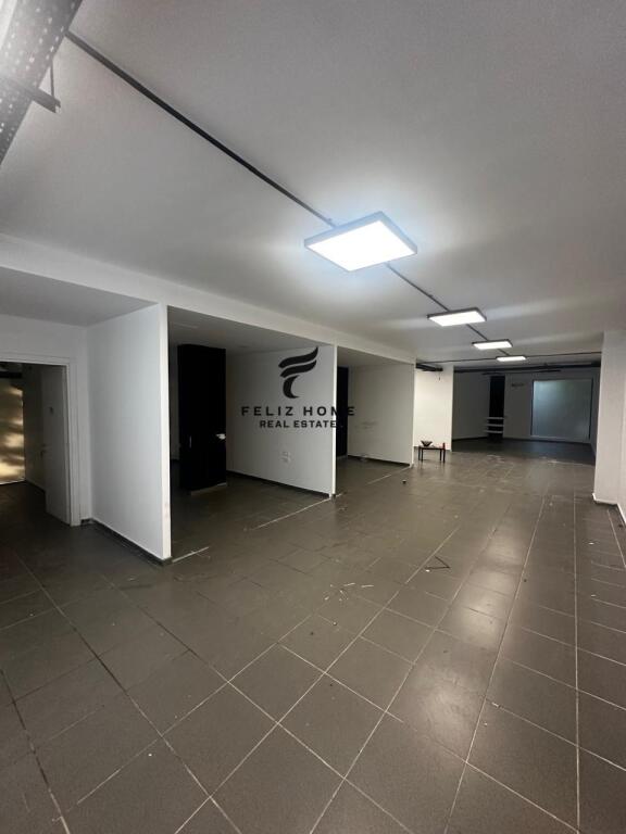 AMBIENT BIZNESI ME QERA 700 M2 STADIUMI DINAMO