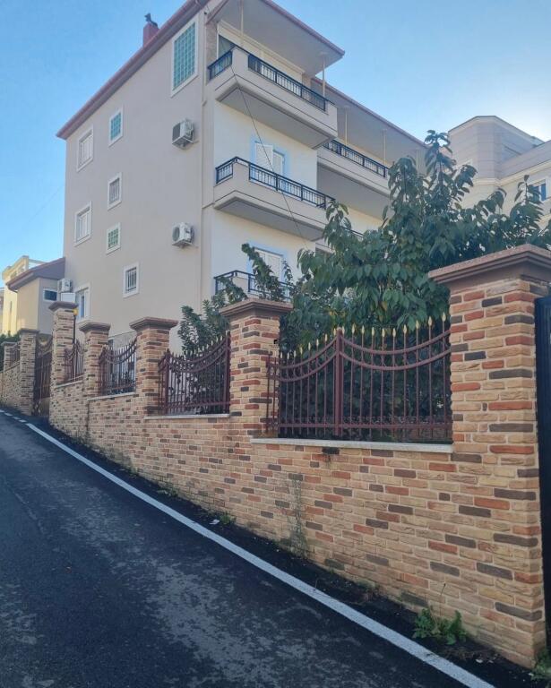APARTAMENT ME QERA 2+1 SAUK