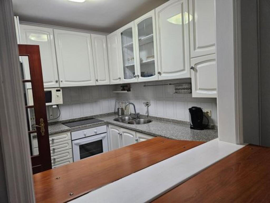 Apartament Me Qera 3+1 Tek Komuna E Parisit (ID B230159) Tirane.