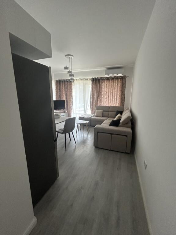 Tirana, near Emerald Center, at the market, I am renting a 2+1 apartment with balcony, 3rd floor, 80 m².