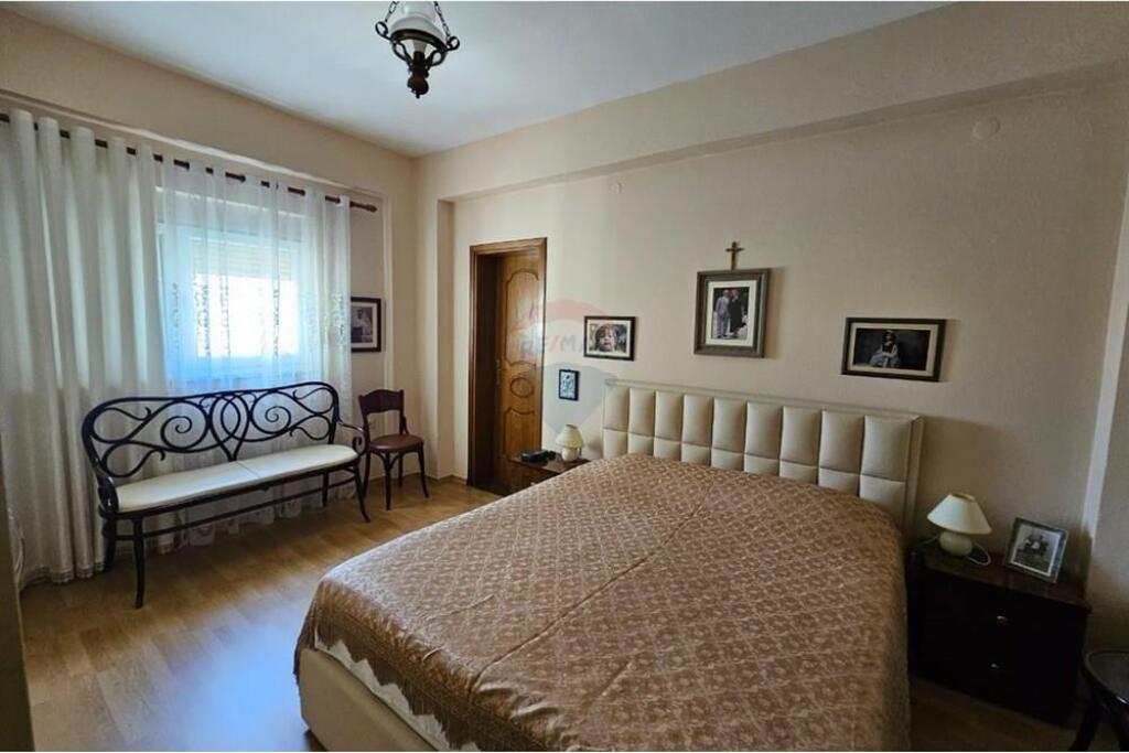 Shitet apartament 3+1+2 te Brryli