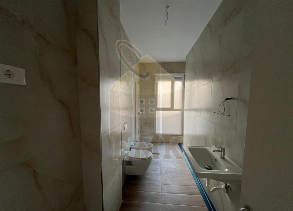 Jepet apartament 1+1 me parkim i sapo mobiluar tek Trio Towers, Don Bosko.
