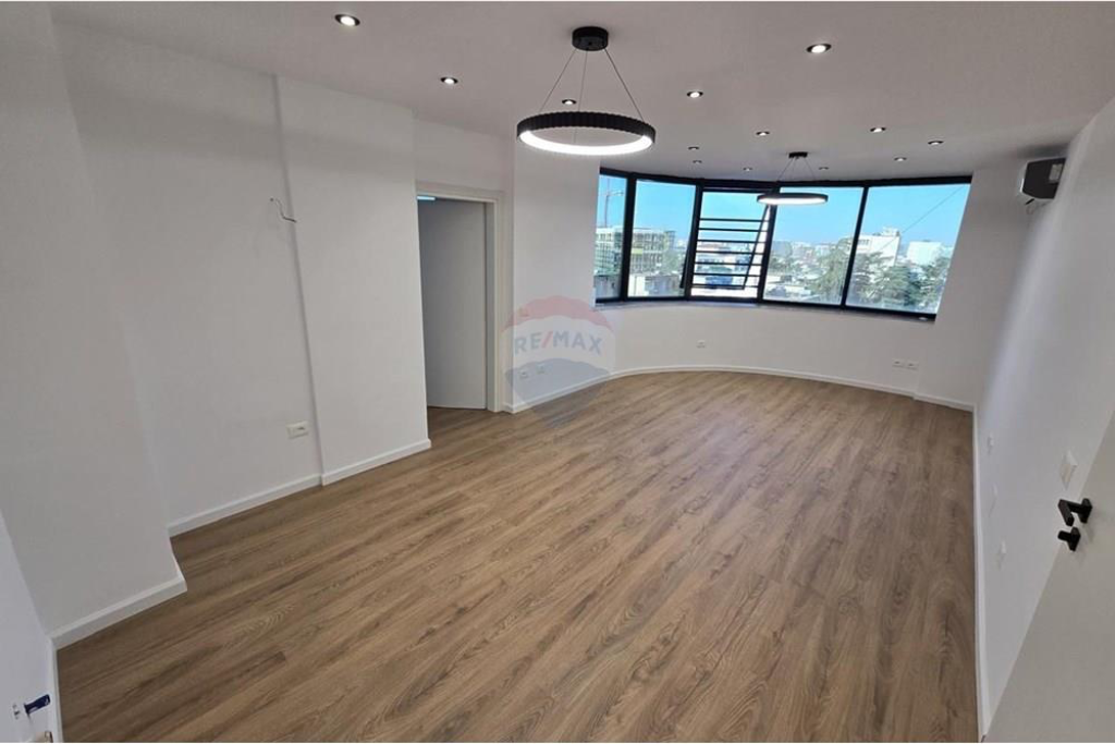 Apartament për shitje, 2+1 tek 21 Dhjetori!