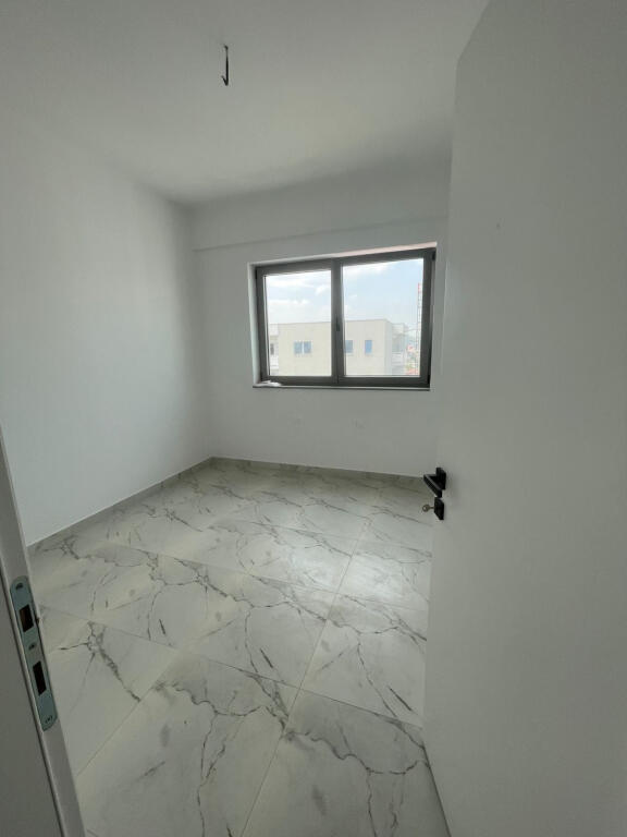 Zyre Me Qera 2+1+2 Tek Fusha e Aviacionit (ID BZ2632) Tirane