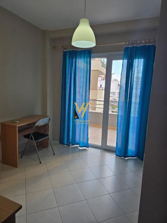 APARTAMENT 2+1+2 ME QERA TE KOPSHTI BOTANIK