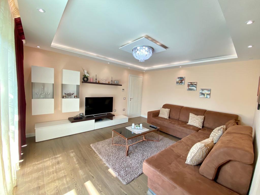 Super apartament 3+1+2+verandë+parkim me qera tek Liqeni Thate