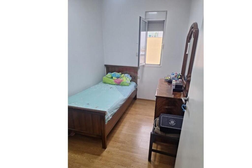 Apartament 2+1 për Qira Shkolla e Bashkuar, Tiranë