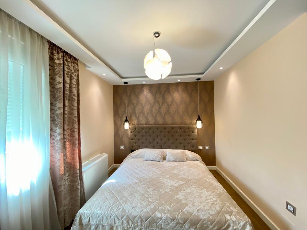 Super apartament 3+1+2+verandë+parkim me qera tek Liqeni Thate