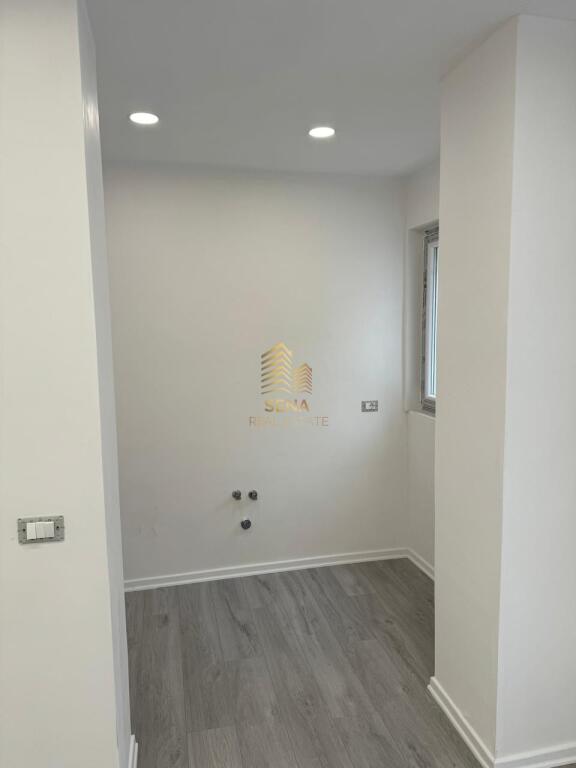 Qira, Ambient biznesi, Brryl, 550 Euro/muaj Neto
