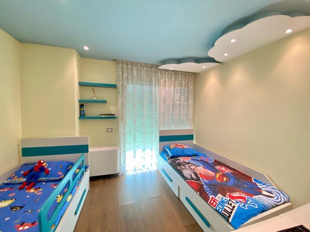 Super apartament 3+1+2+verandë+parkim me qera tek Liqeni Thate