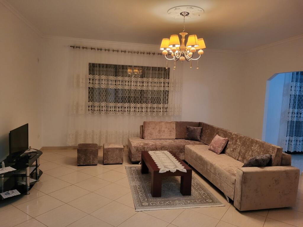 🏠Mjull-Bathore, Rr. Sefer Shima, kati i II-te i nje vile 3+1+2 jepet me qera, e mobiluar.