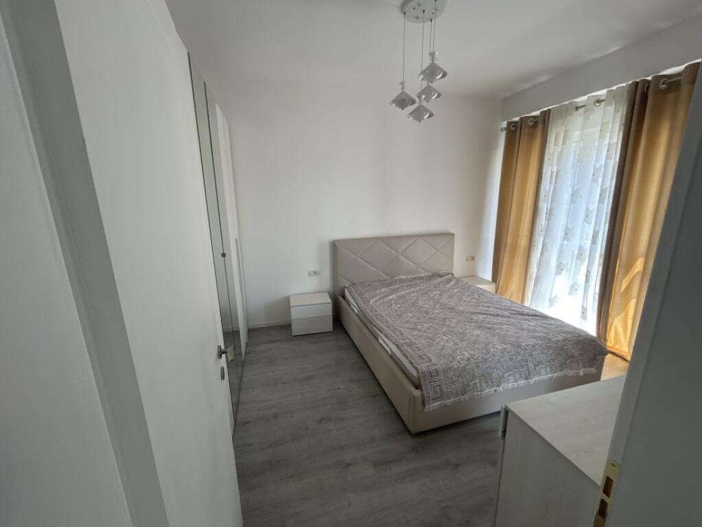 Tirana, near Emerald Center, at the market, I am renting a 2+1 apartment with balcony, 3rd floor, 80 m².