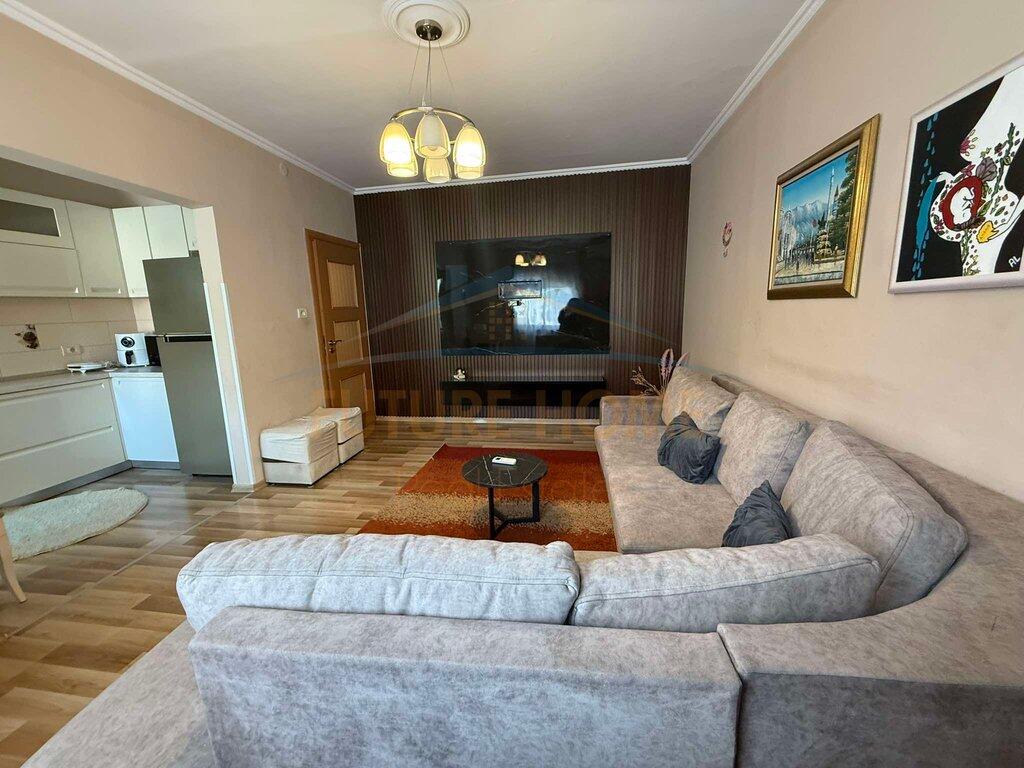 Shitet Apartament 1+1, Bulevardi Bajram Curri