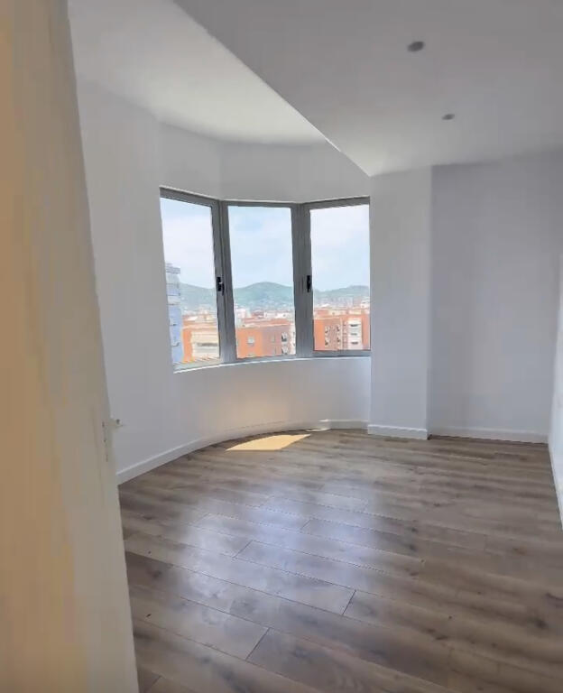 For sale 2+1 apartment at Globe!