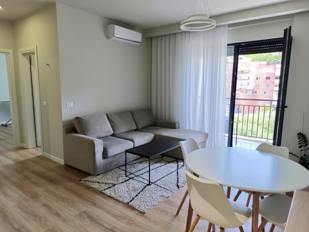 Jepet me QIRA Apartament 2+1 te Kodra e Diellit (Shkolla ACT) - Post Parkimi i Përfshirë