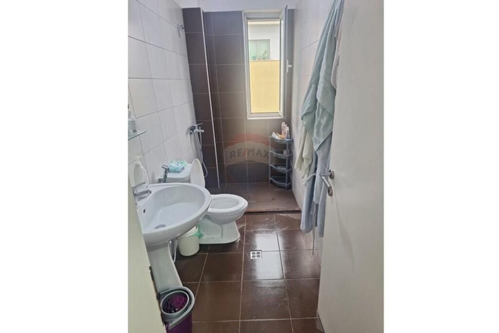 Apartament 2+1 për Qira Shkolla e Bashkuar, Tiranë