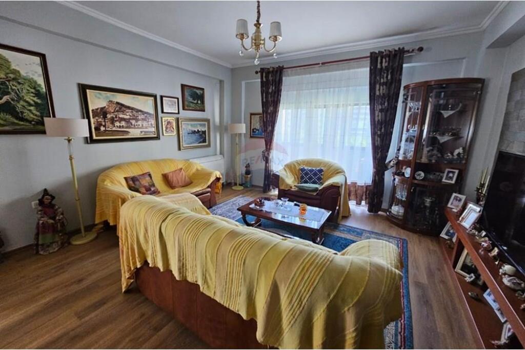 Shitet apartament 3+1+2 te Brryli