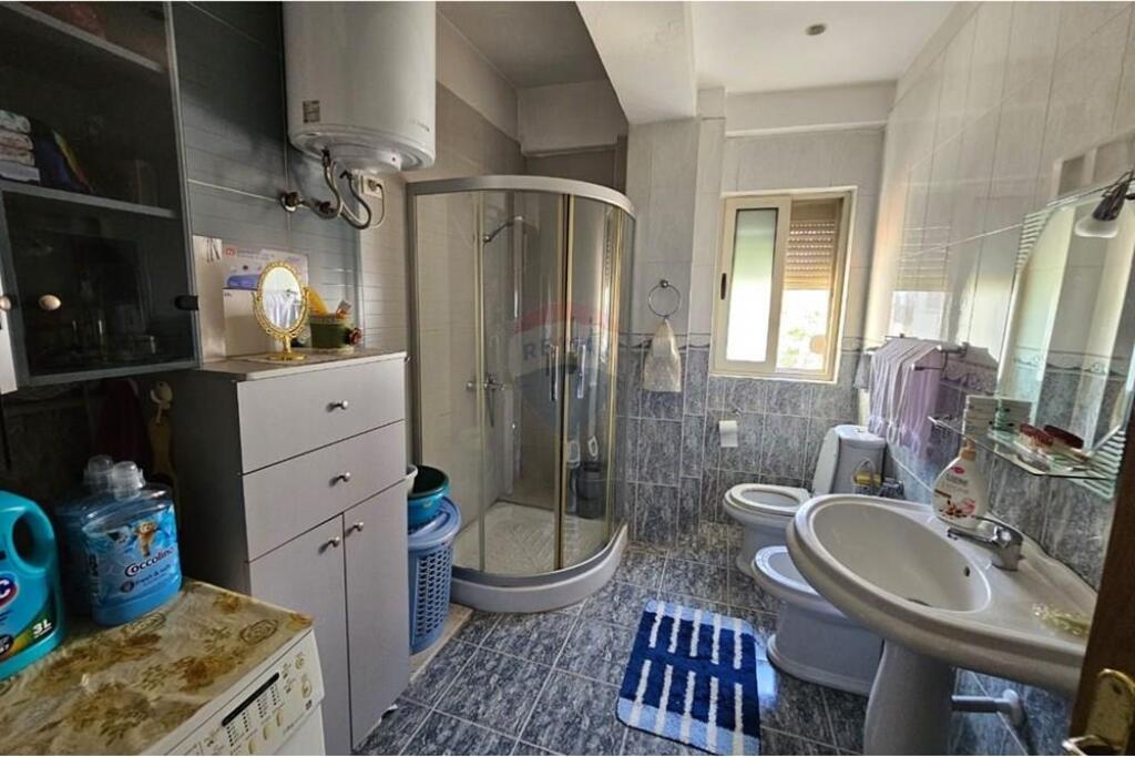 Shitet apartament 3+1+2 te Brryli