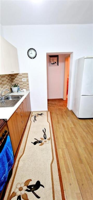 An apartment 2+1 is for rent on Bardhyl street.