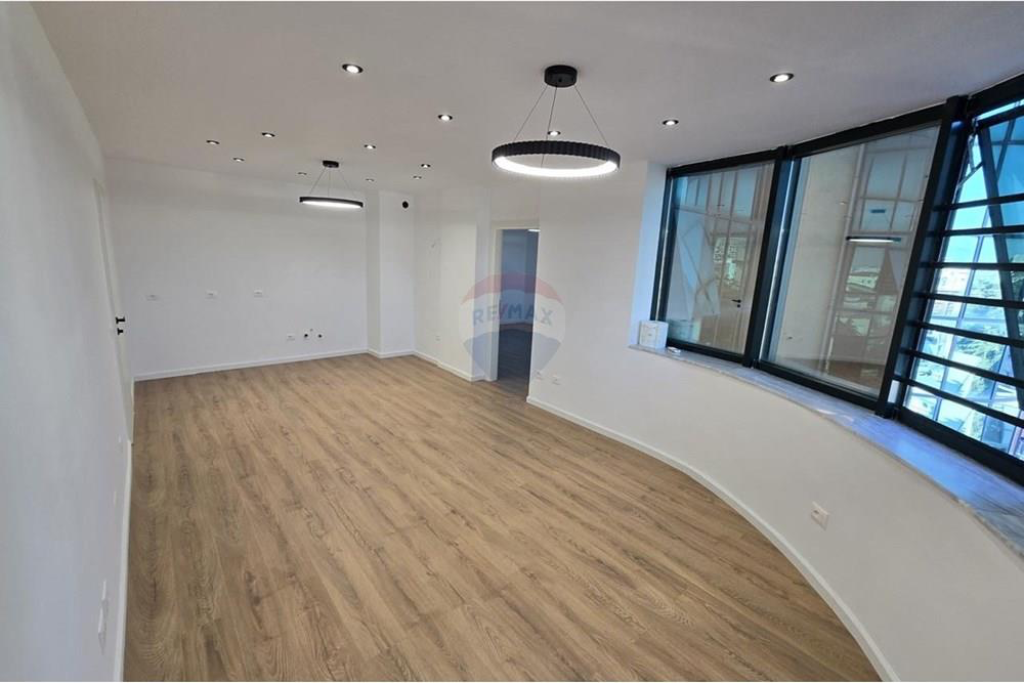 Apartament për shitje, 2+1 tek 21 Dhjetori!