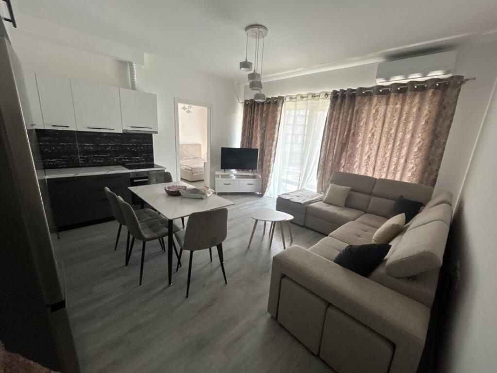 Tirana, near Emerald Center, at the market, I am renting a 2+1 apartment with balcony, 3rd floor, 80 m².