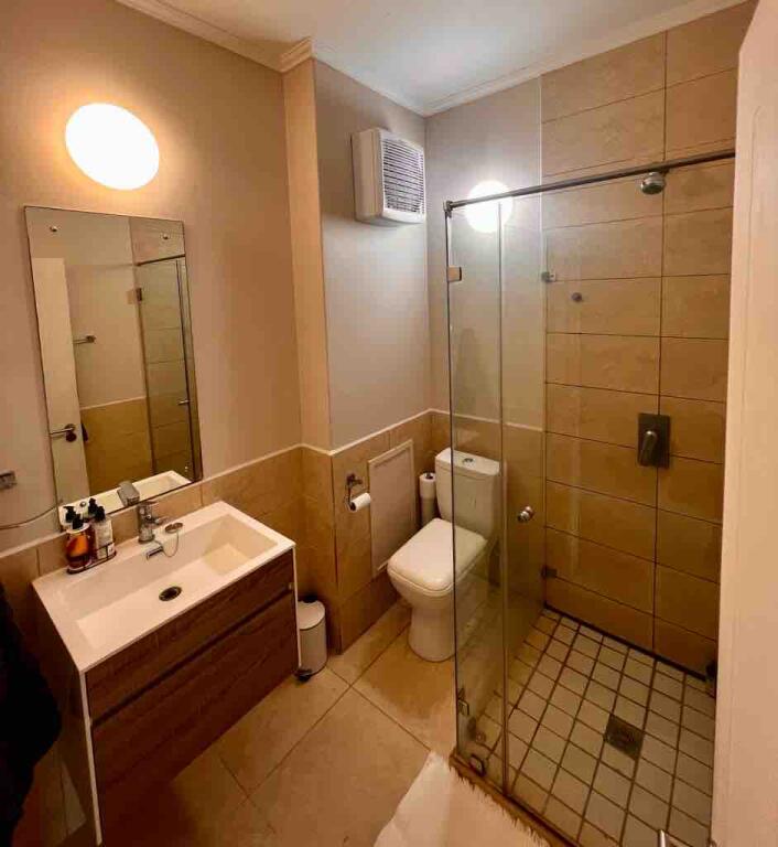 Apartament Me Qera 3+1 Tek Komuna E Parisit (ID B230159) Tirane.