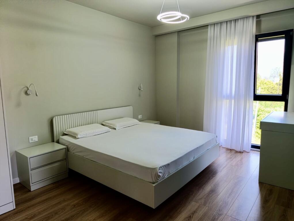 Jepet me QIRA Apartament 2+1 te Kodra e Diellit (Shkolla ACT) - Post Parkimi i Përfshirë