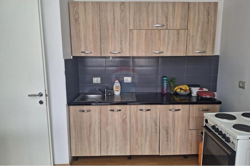 Apartament 2+1 për Qira Shkolla e Bashkuar, Tiranë