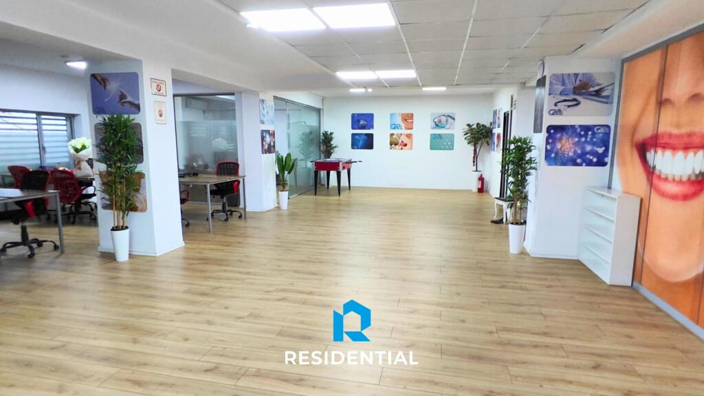 At Hotel Mondial, a space for a clinic is for sale at a bargain price!