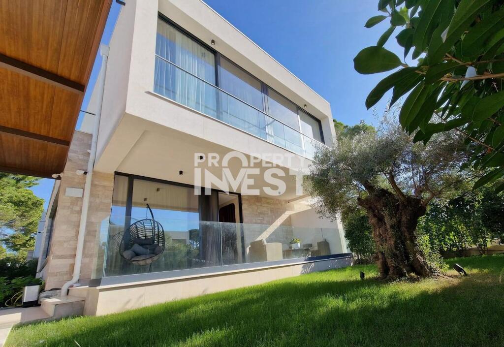 For sale a super villa attached to the San Pietro Residence, Lalezi Bay.
